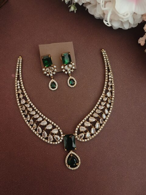Emerald Elegancy Necklace